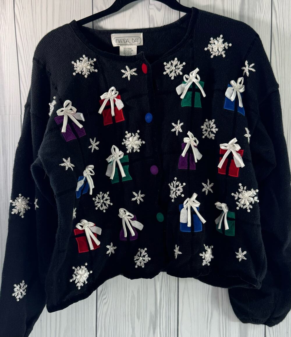 Vintage Mandal Bay Christmas Present Appliqué Sweater Size XL Multicolor Buttons